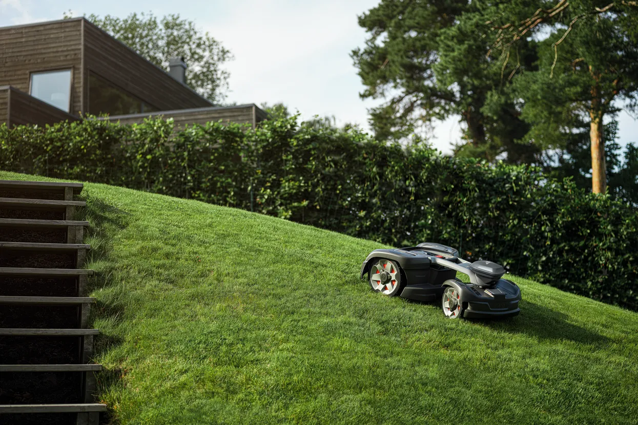 Husqvarna Automower® 435X AWD NERA with wire free technology - Image 3