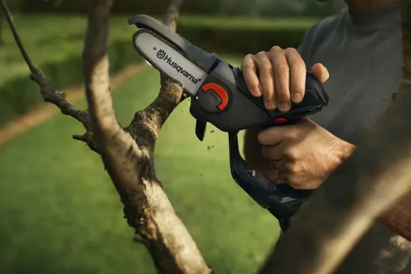 Husqvarna Aspire™ PE5-P4A with battery and charger - Image 4